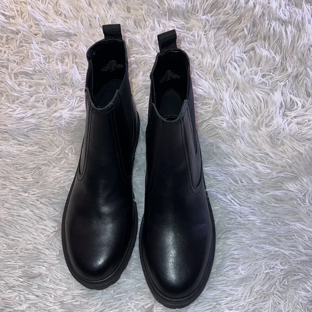 Nine West Yullon Lug Sole Chelsea Booties Size 8.5 Medium